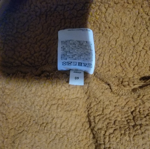 Uniqlo Teddy Jacket - Picture 4 of 5